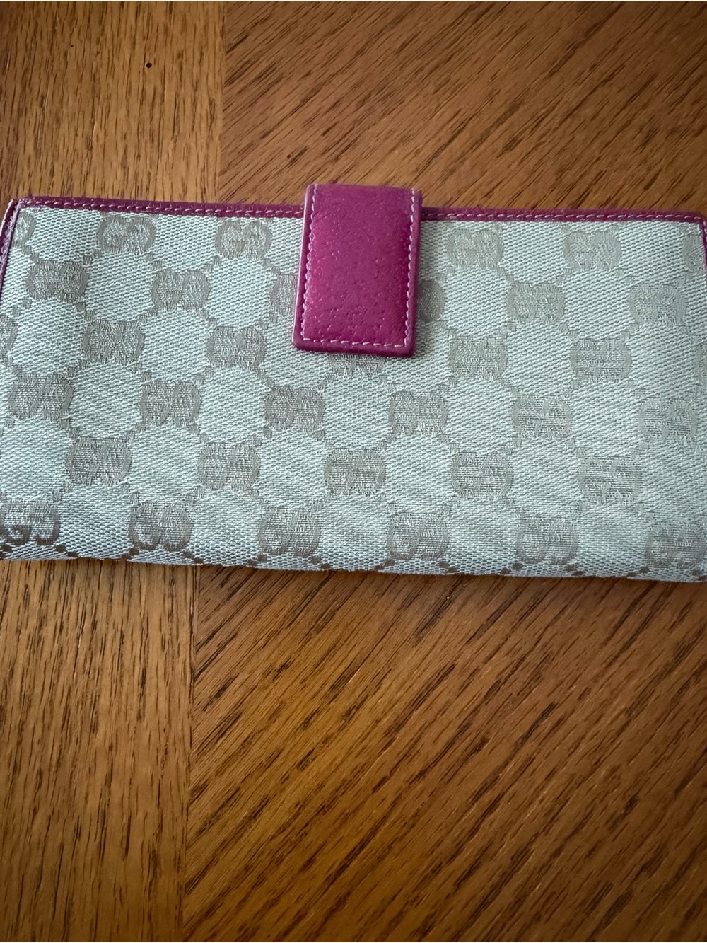 Authentic Gucci Beige Monogram Wallet with Pink Trim. - Picture 3 of 7